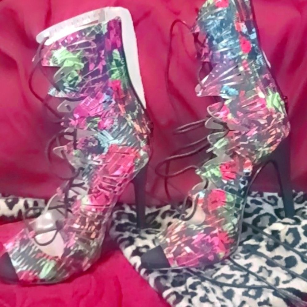 Graffiti lace up heeled booty w/ platform!! BRAND NEW!!